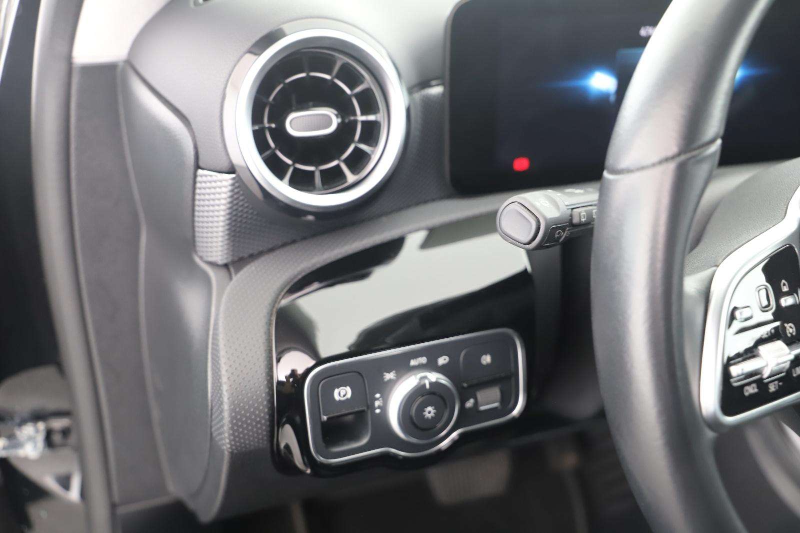 Mercedes-Benz A 220