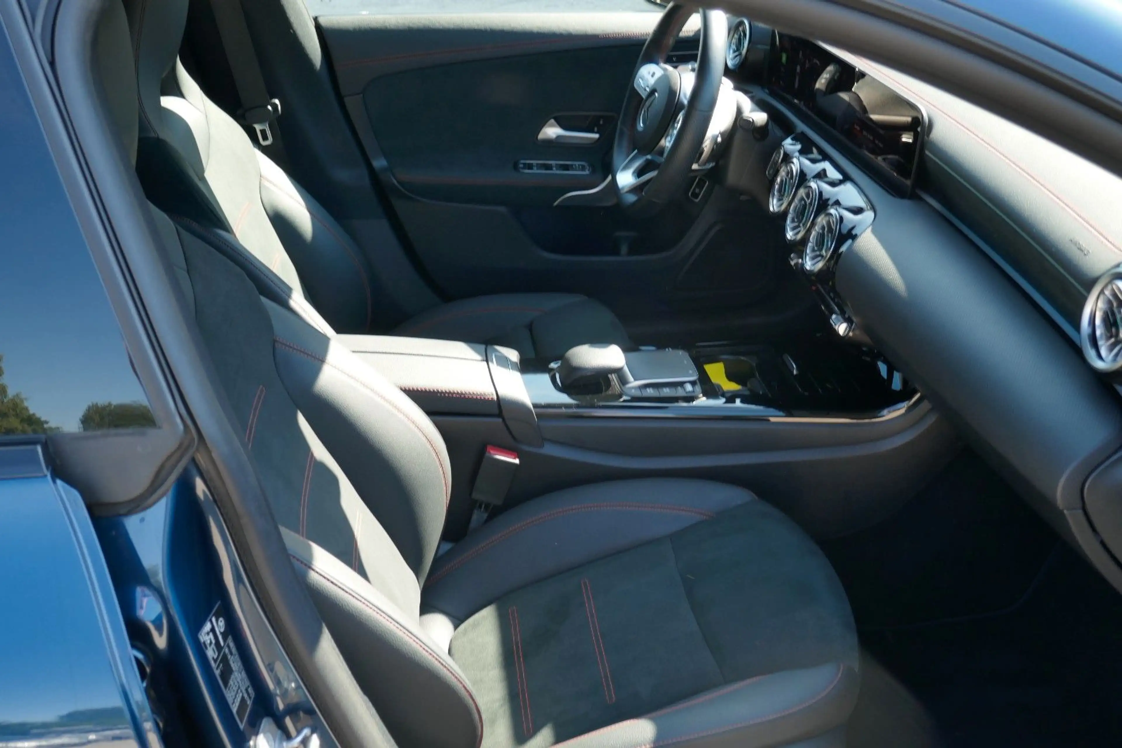 Mercedes-Benz CLA 250 AMG Line Night Paket — photo 8