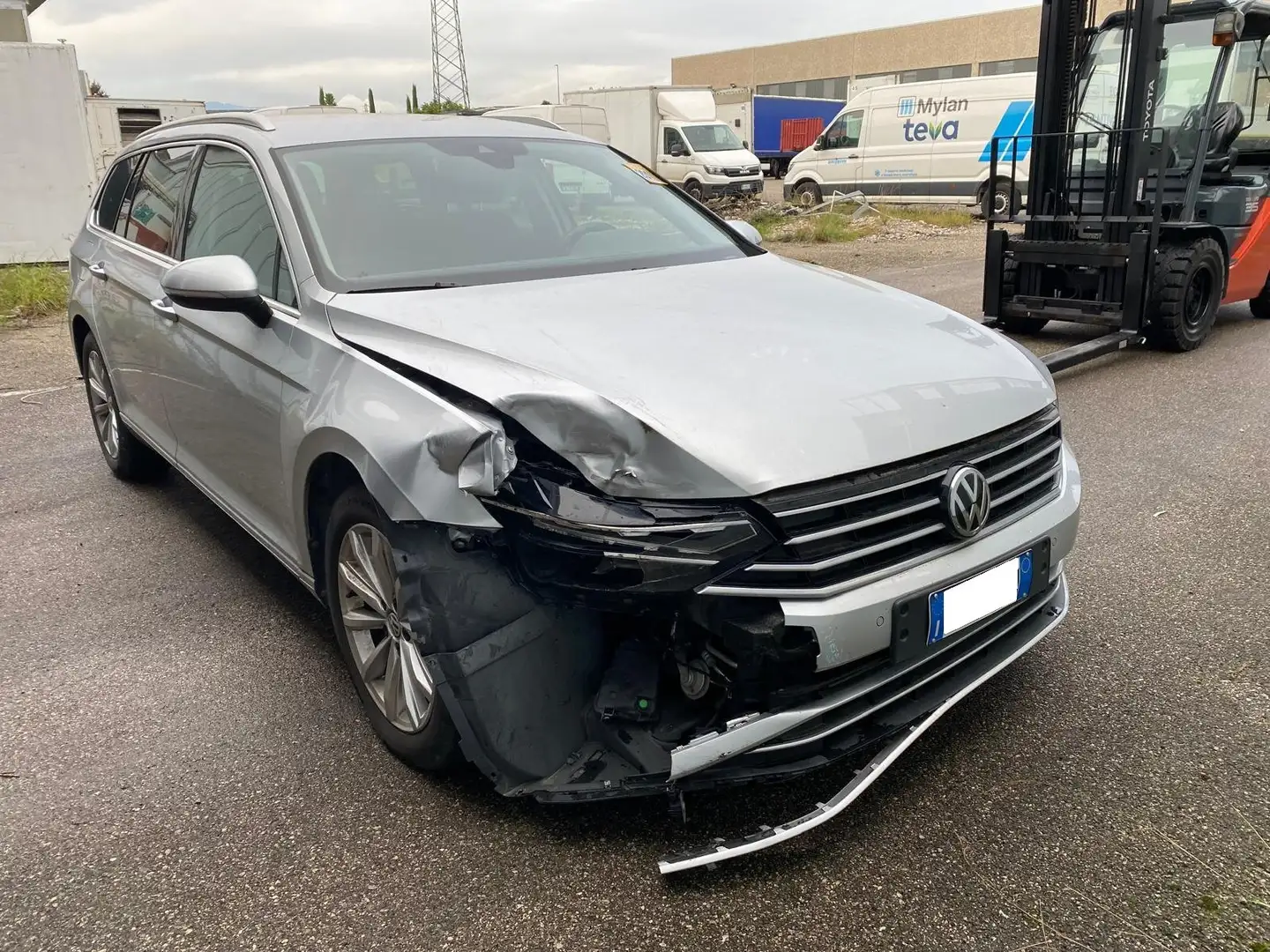Volkswagen Passat Variant 1.6 tdi Business 120cv dsg START - NO EXPORT Silber - 2