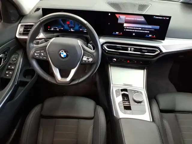 BMW 3 Series view 10