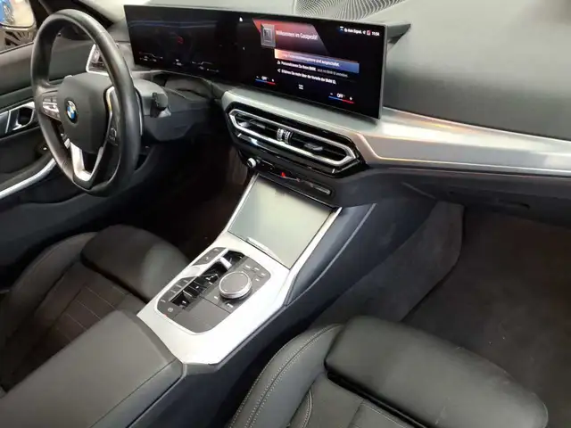 BMW 3 Series view 9