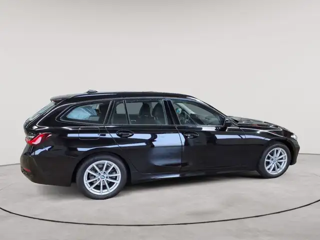 BMW 3 Series view 3