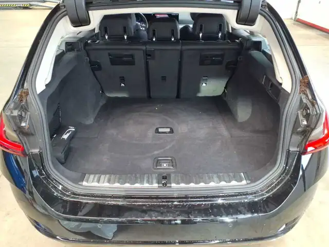BMW 3 Series view 15