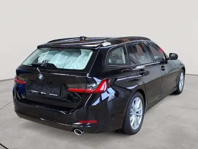 BMW 3 Series view 4