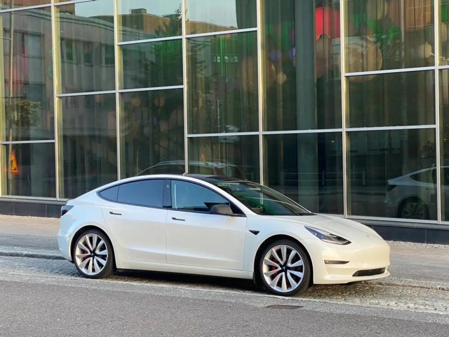 Tesla Model 3 Dual Motor AWD  Performance / Autopilot / TVA RECU Blanc - 1