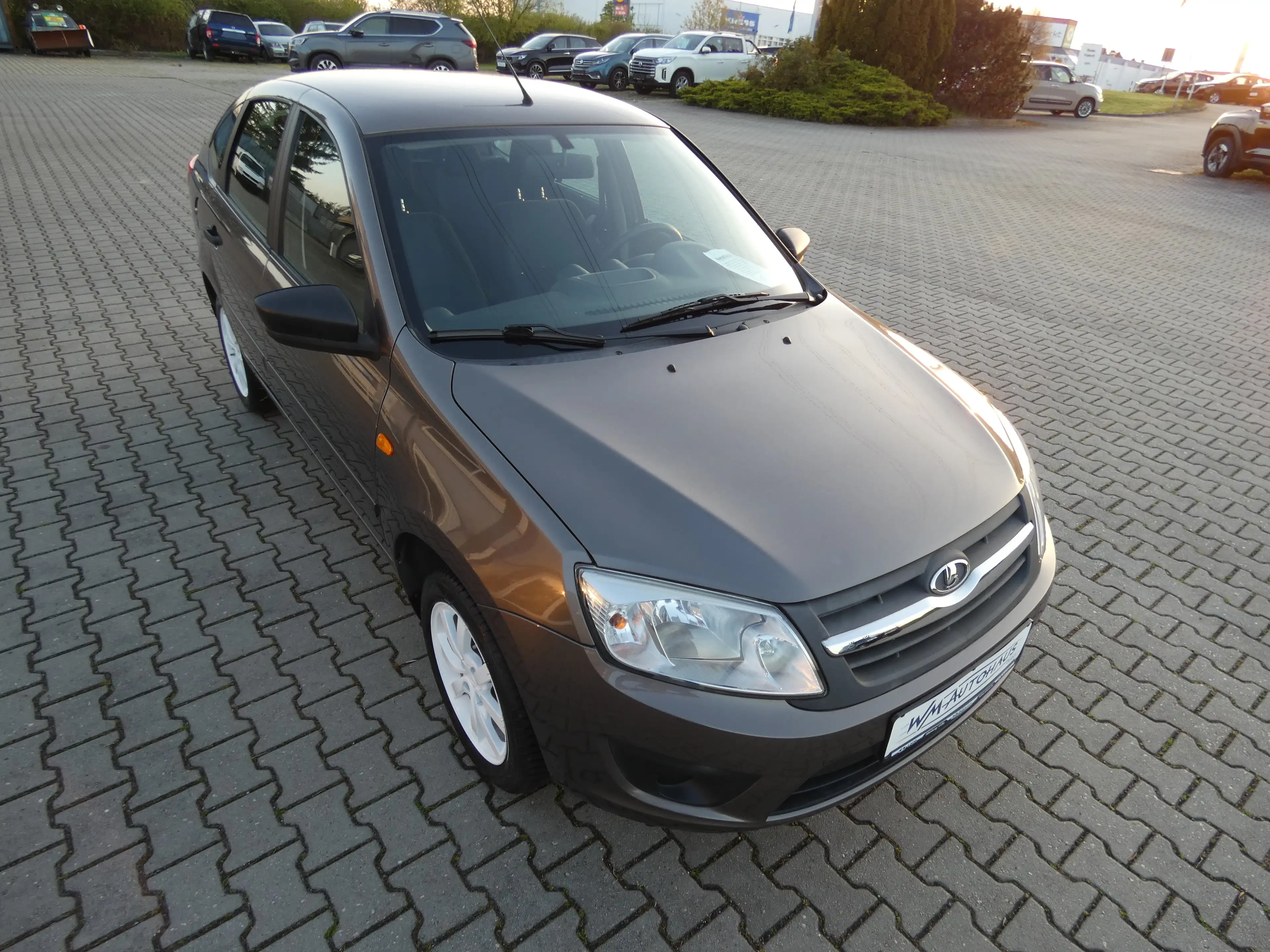 Lada Granta 1,6 16V 5-Türer, Klima, Alu, Allwetterreifen — photo 5