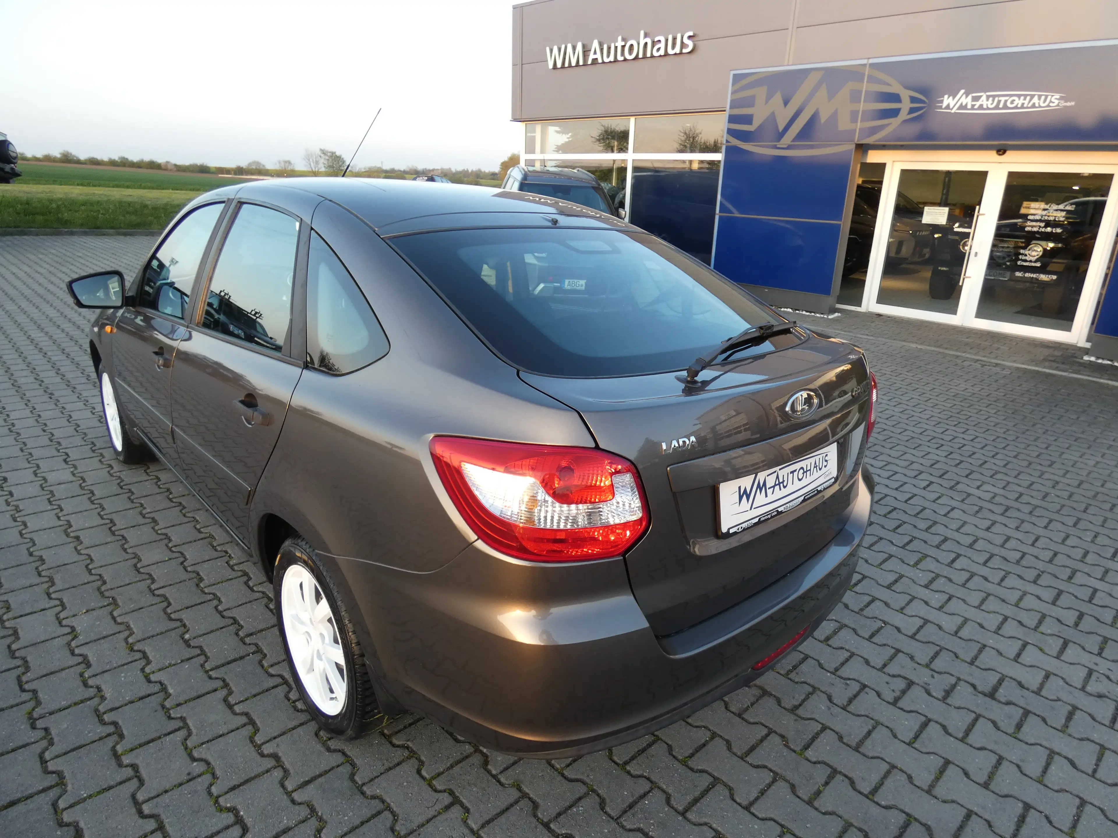 Lada Granta 1,6 16V 5-Türer, Klima, Alu, Allwetterreifen — photo 3