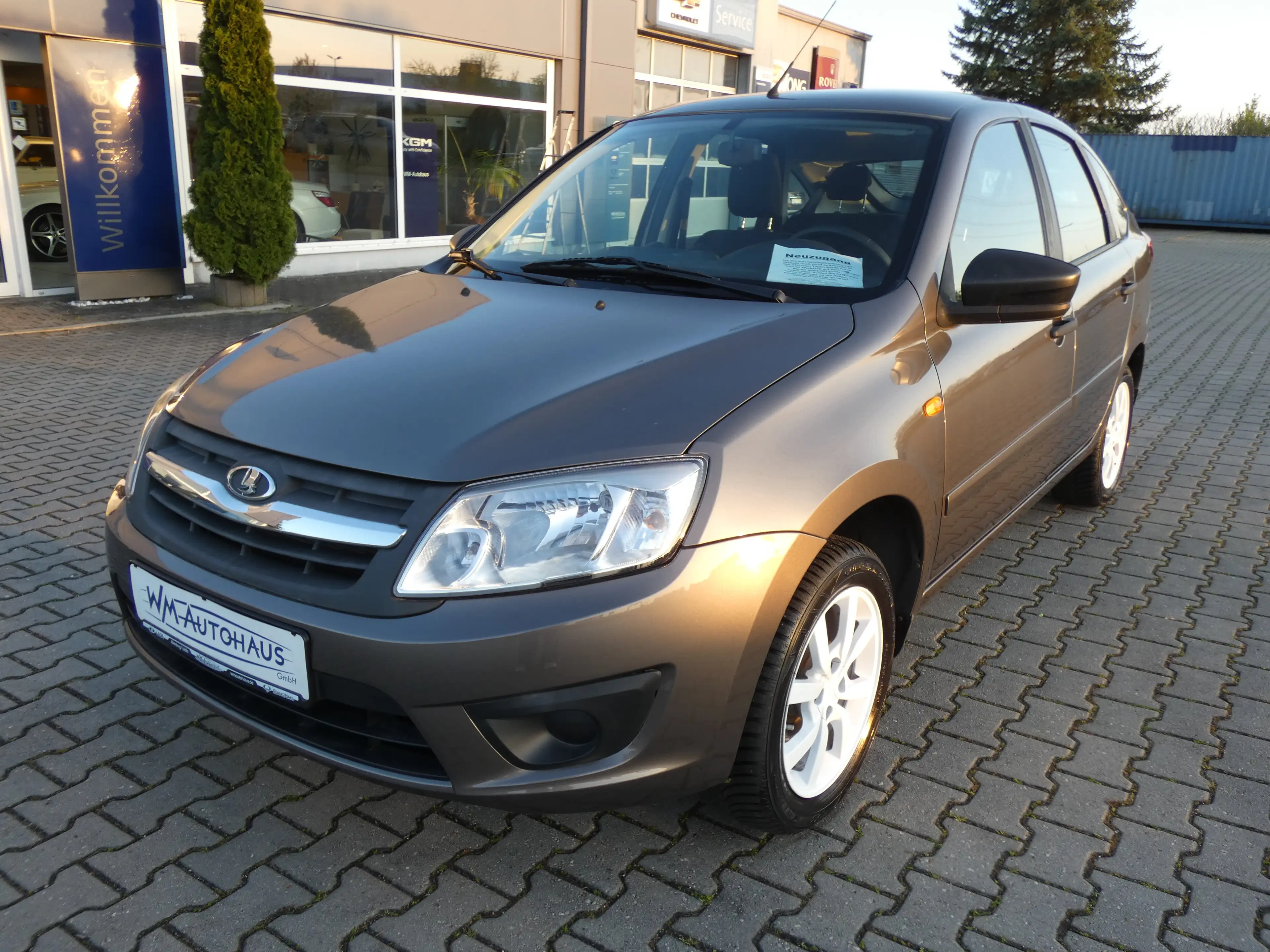 Lada Granta 1,6 16V 5-Türer, Klima, Alu, Allwetterreifen
