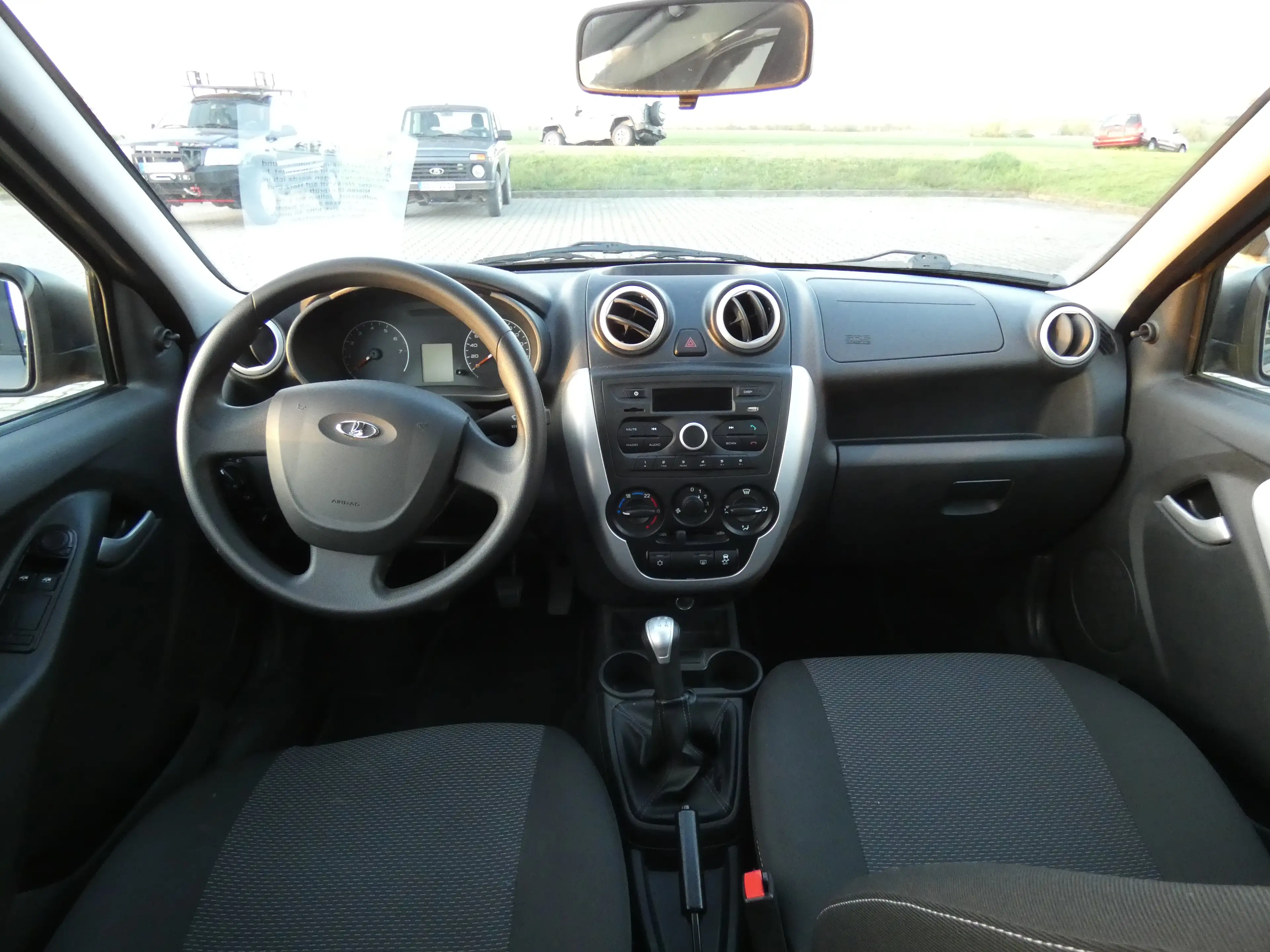 Lada Granta 1,6 16V 5-Türer, Klima, Alu, Allwetterreifen — photo 8