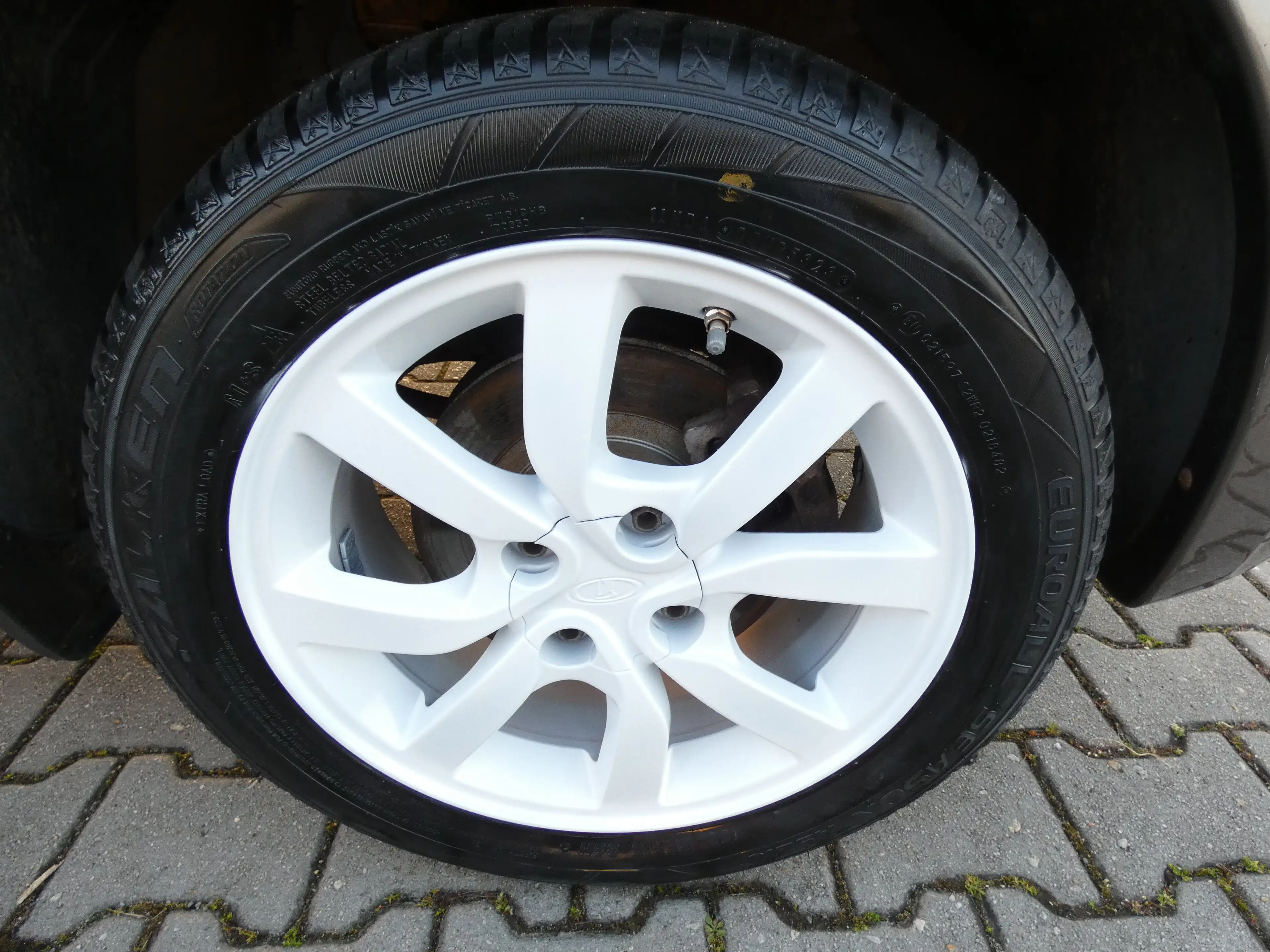 Lada Granta 1,6 16V 5-Türer, Klima, Alu, Allwetterreifen — photo 14