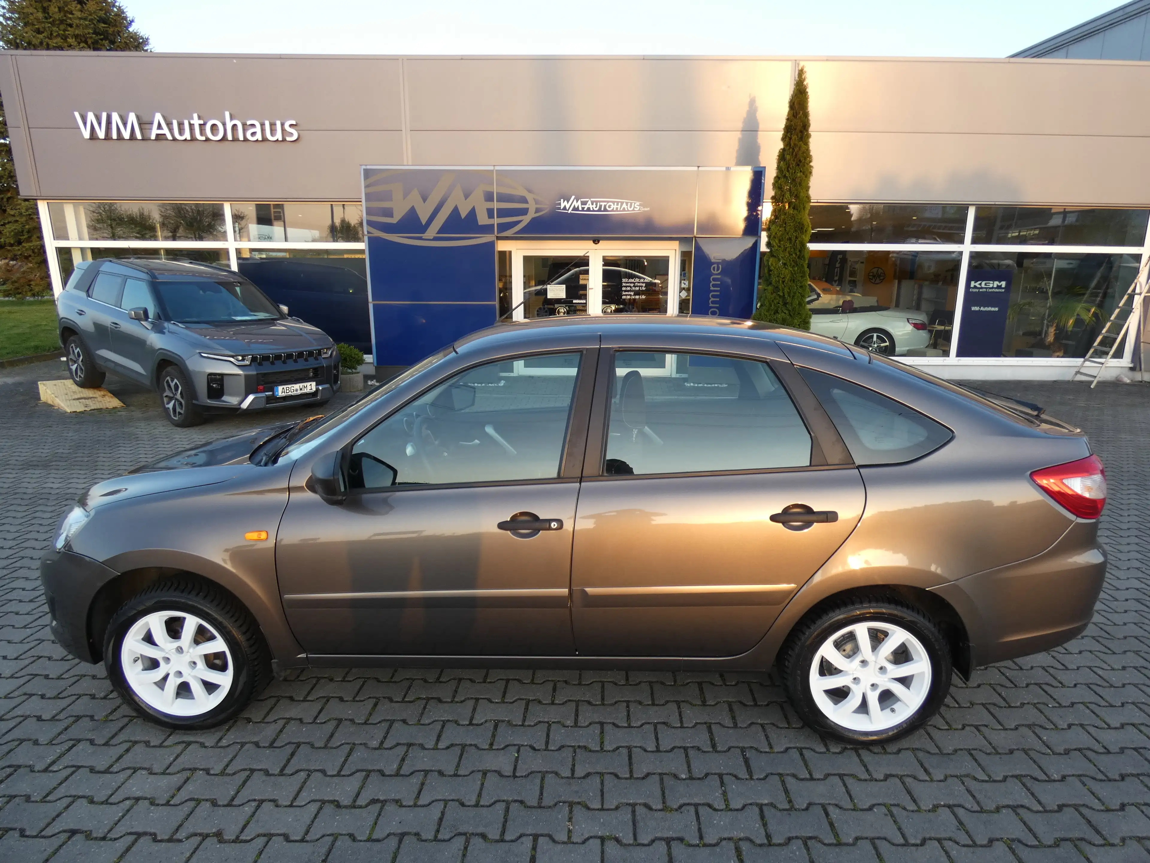 Lada Granta 1,6 16V 5-Türer, Klima, Alu, Allwetterreifen — photo 2