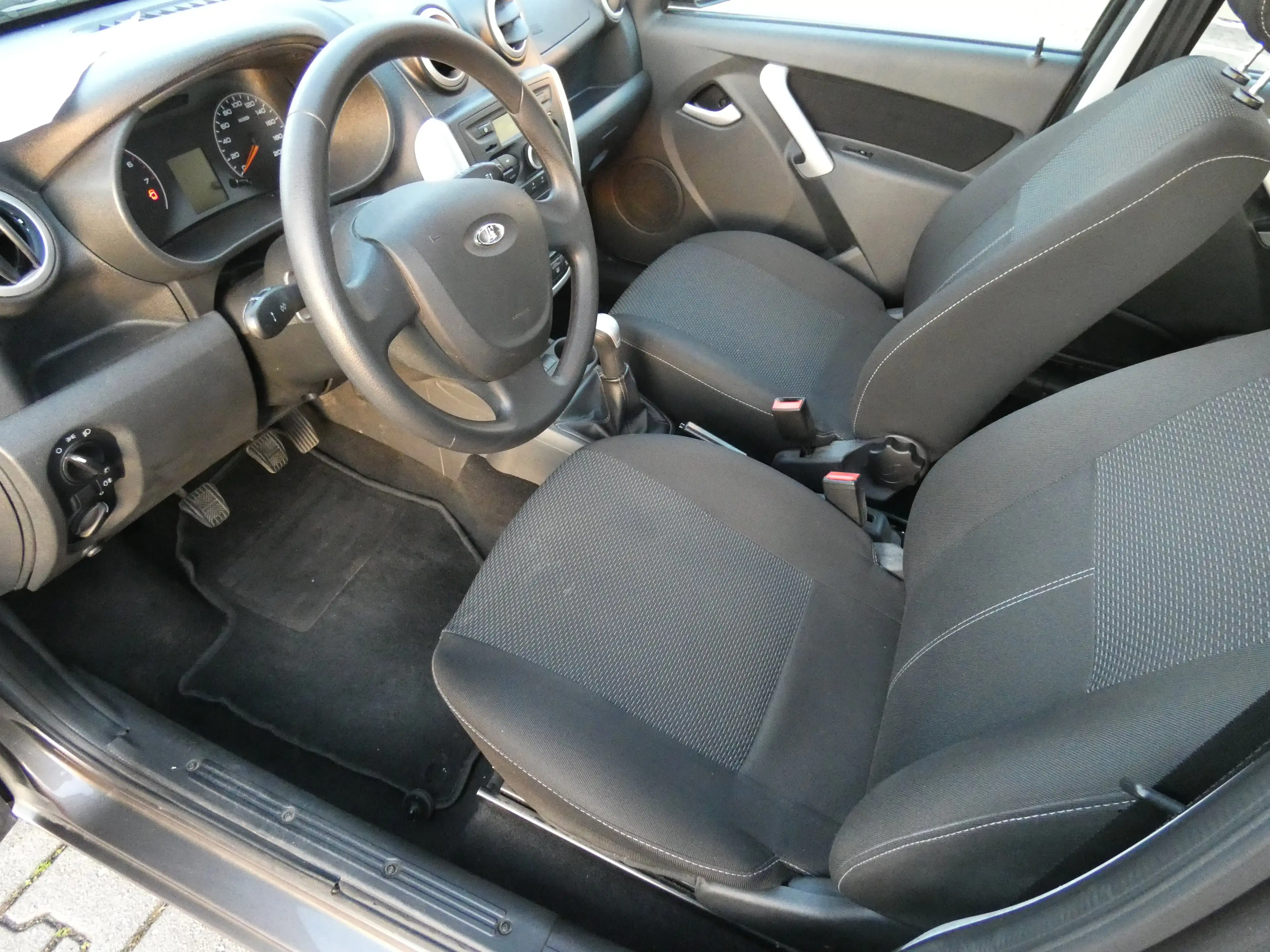 Lada Granta 1,6 16V 5-Türer, Klima, Alu, Allwetterreifen — photo 12