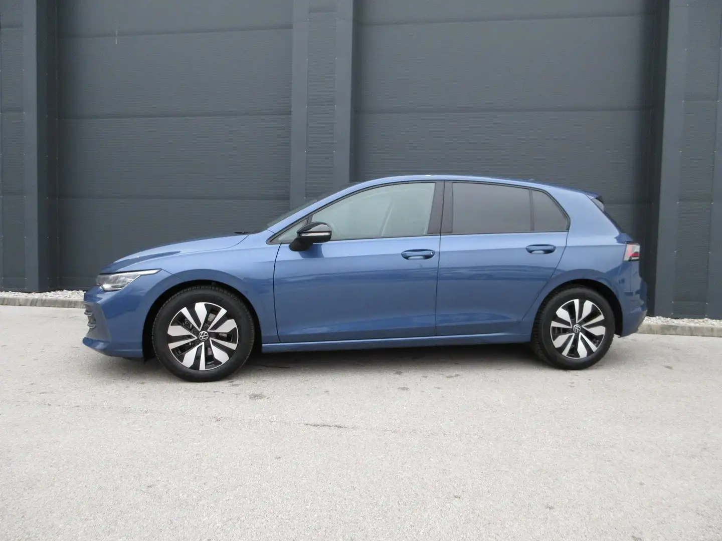 Volkswagen Golf VIII Lim. 1.5 TSI 110 kW Life Blau - 2