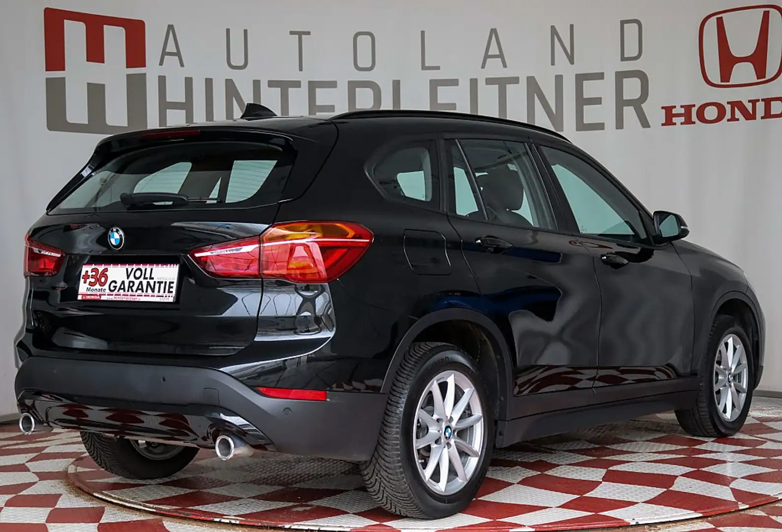 BMW X1 sDrive18d NAVI AHV LEDER PANORAMA Schwarz - 2