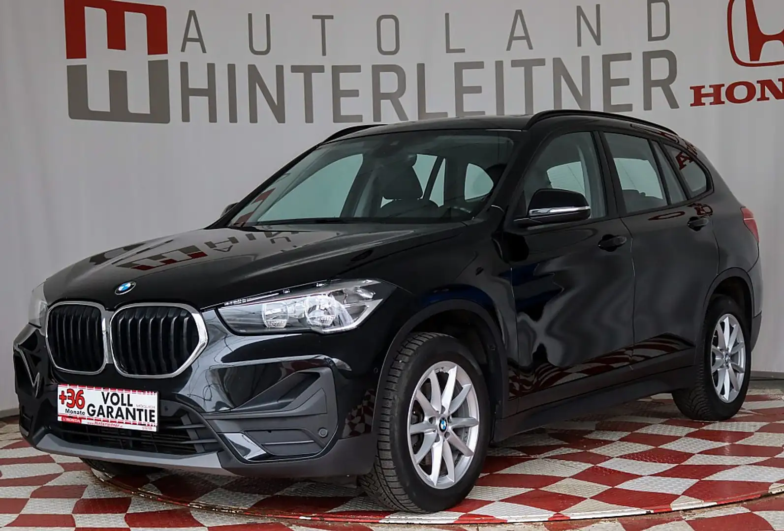 BMW X1 sDrive18d NAVI AHV LEDER PANORAMA Schwarz - 1