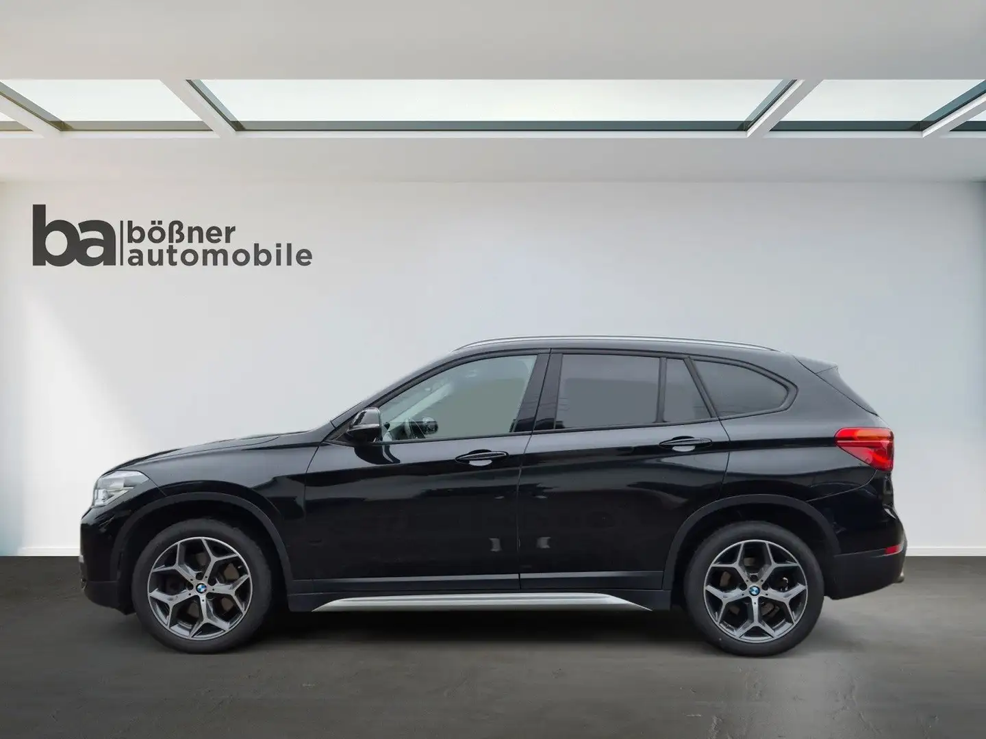 BMW X1 xDrive 25d xLine LED/DA+/HUD/AHK/HiFi/R-Kam Noir - 2