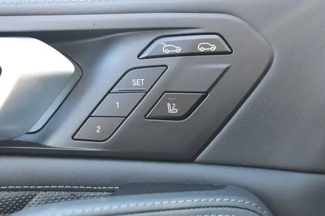 BMW X6 M view 11
