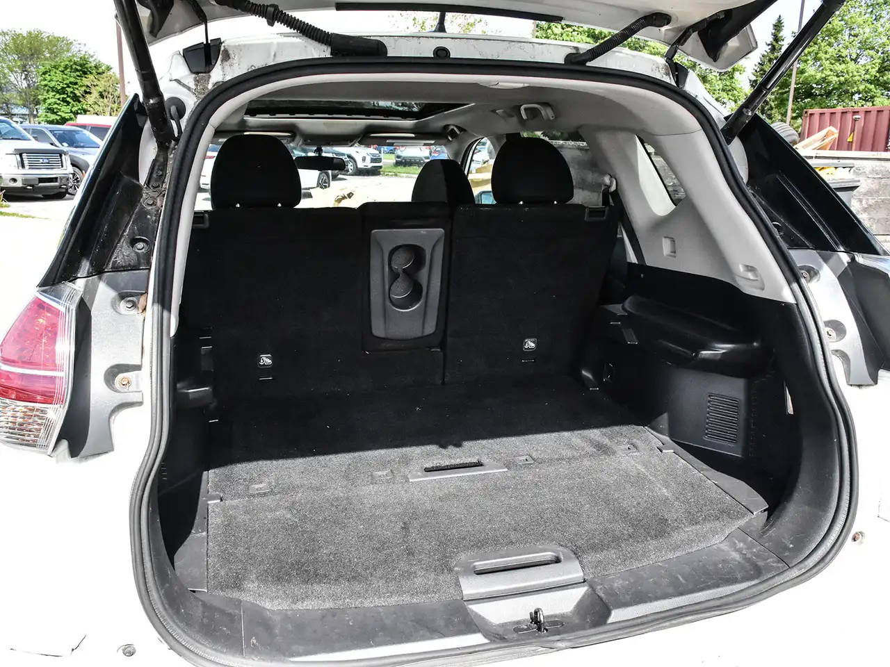 Nissan Rogue снимка Nissan Rogue