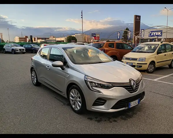 Renault Clio 1.6 E-TECH HYBRID INTENS 140CV AUTO MY21