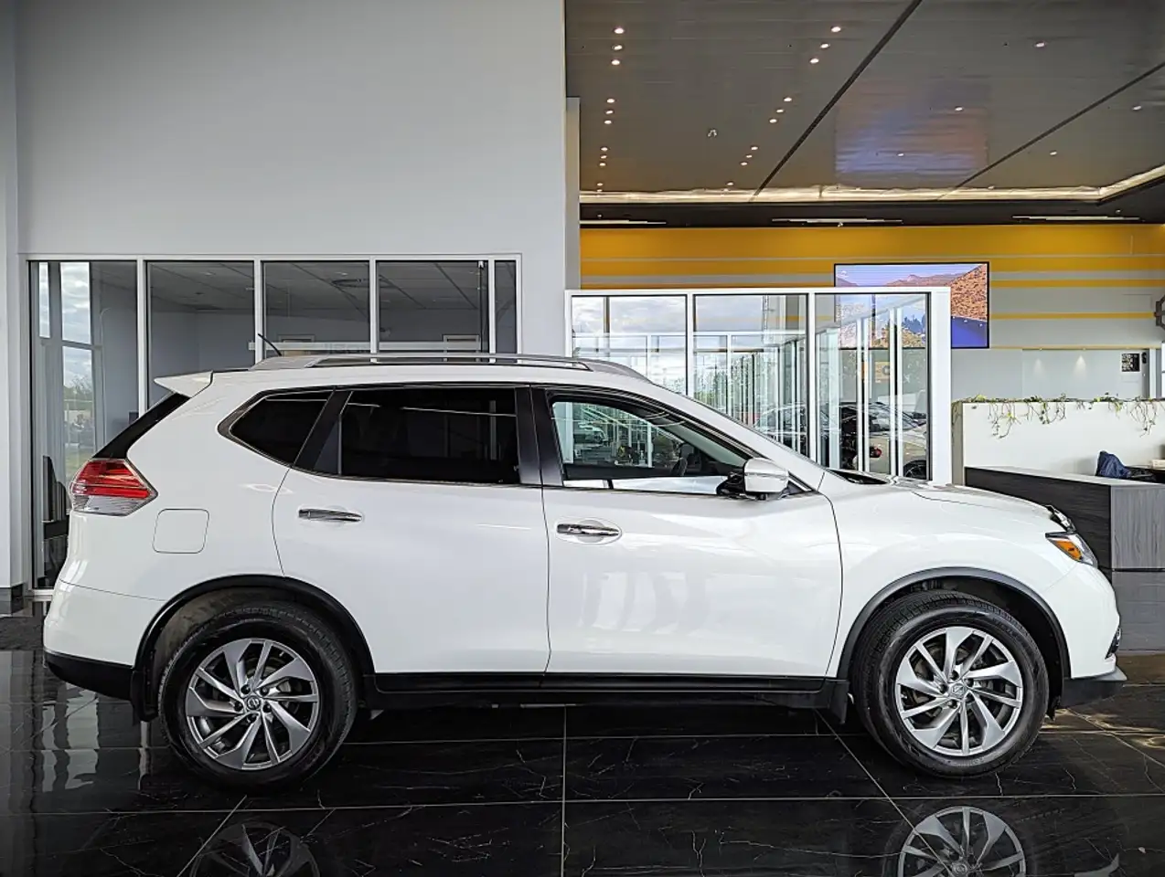 Nissan Rogue снимка Nissan Rogue
