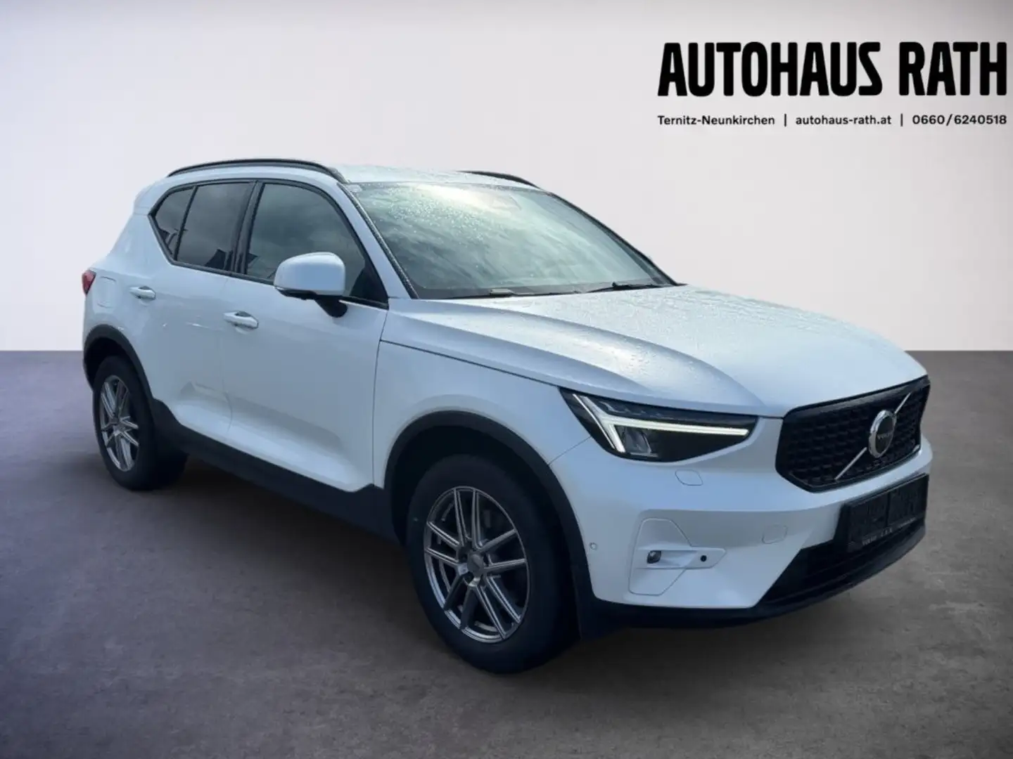 Volvo XC40 Black Edition Plus, B3 Mild Hybrid, Benzin Weiß - 2