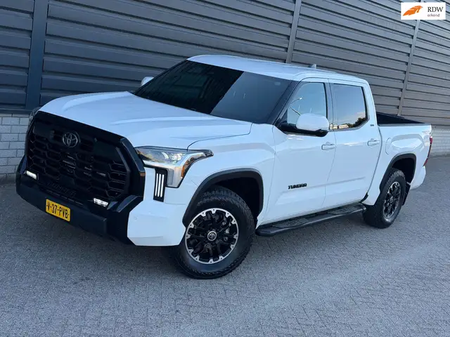 Toyota Tundra SR5 Offroad 3.5 V6 | crew Cab | Trekhaak | 32.000K