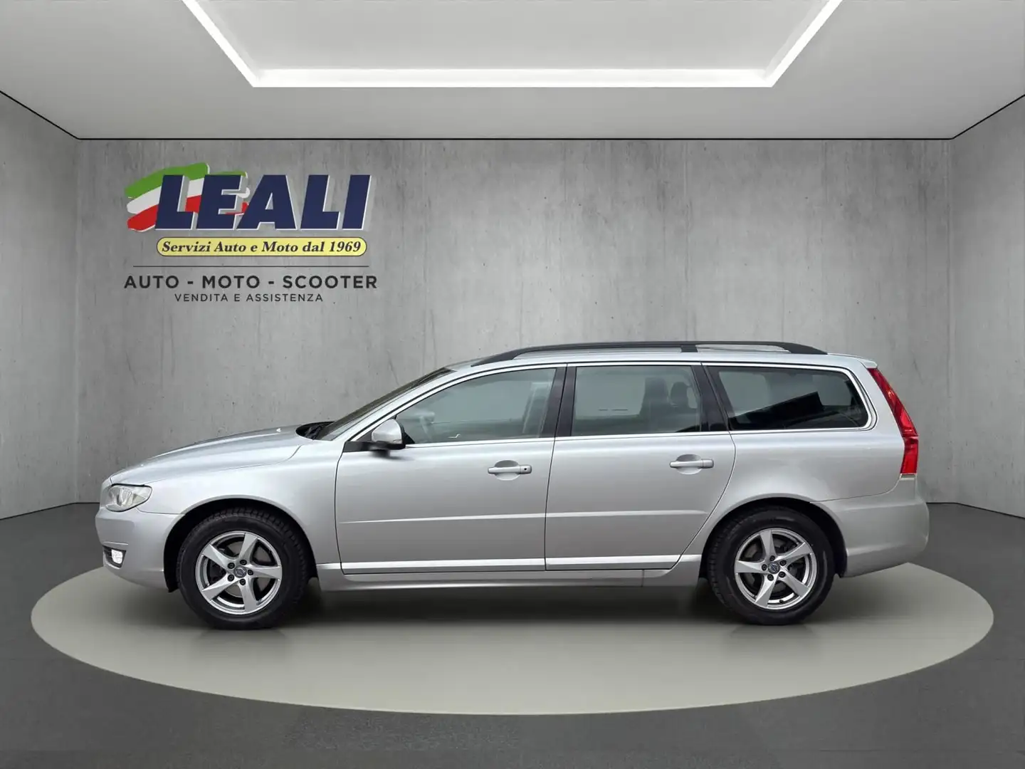 Volvo V70 V70 D3 2.0 TD 150cv 6m  Business Argento - 2
