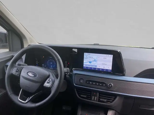 Ford Transit Courier view 4