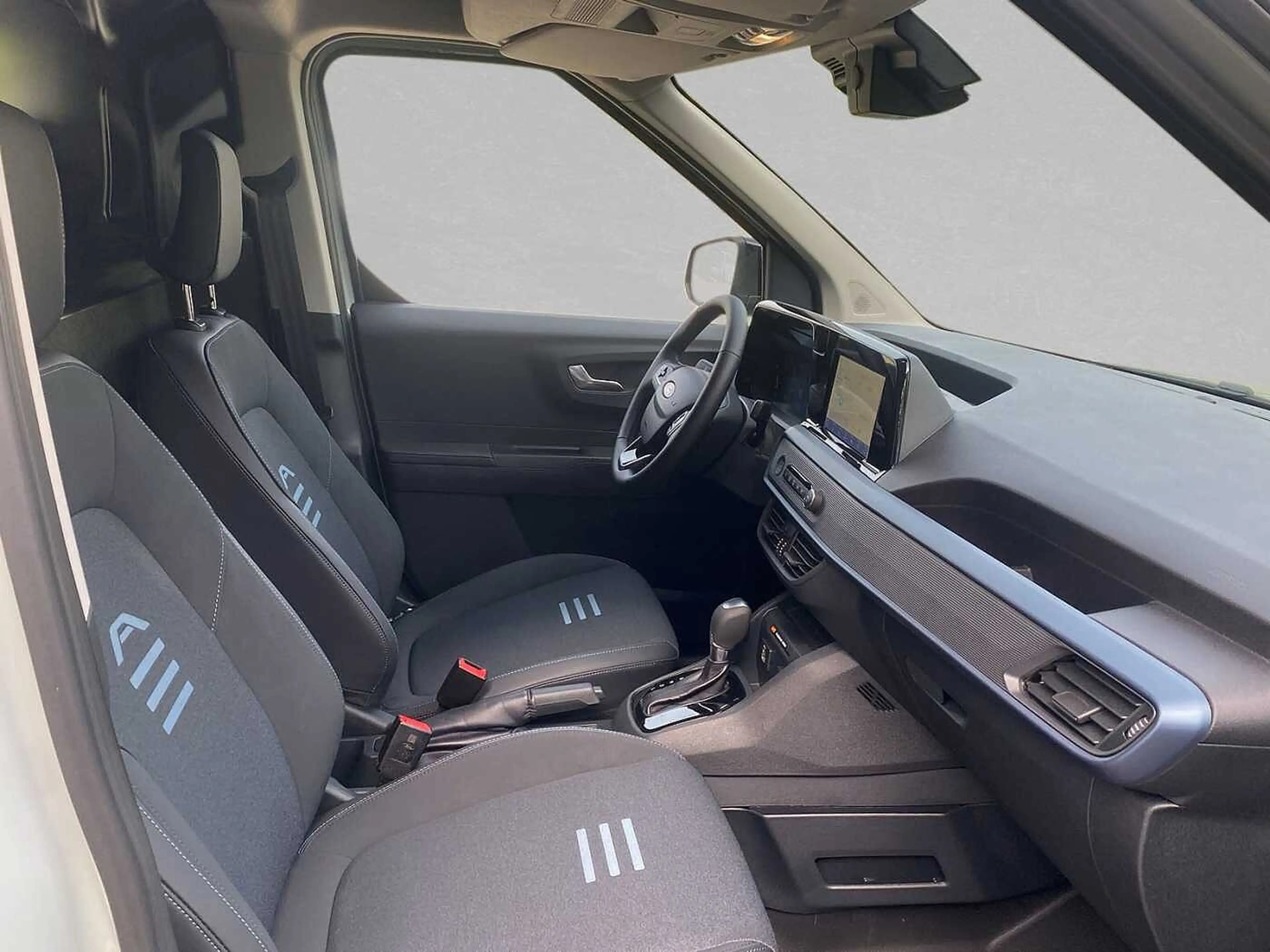 Ford Transit Courier Active 1.0l Benzin Automatik FWD — photo 3