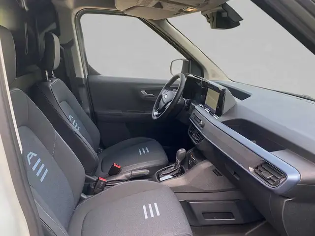 Ford Transit Courier view 3