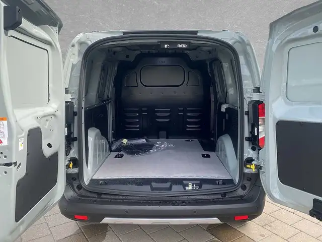 Ford Transit Courier view 10