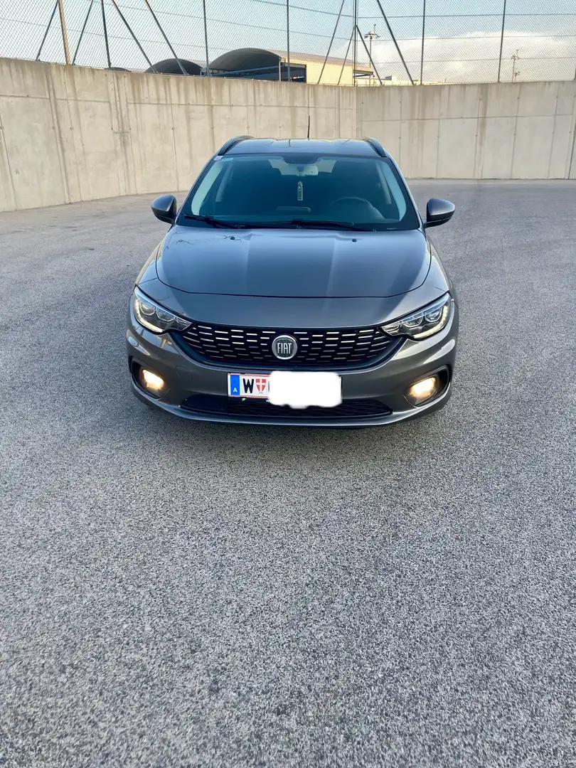 Fiat Tipo 1,6 MultiJet II 120 Lounge DDCT Grau - 2