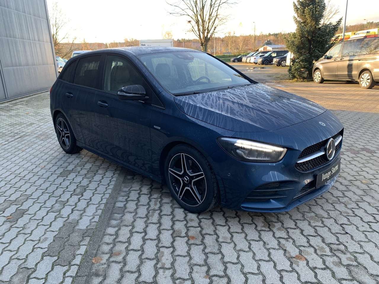 Mercedes-Benz-B 250-B 250 4M AMG/Distr/Night/el.Heckkl/AHK/Multibeam