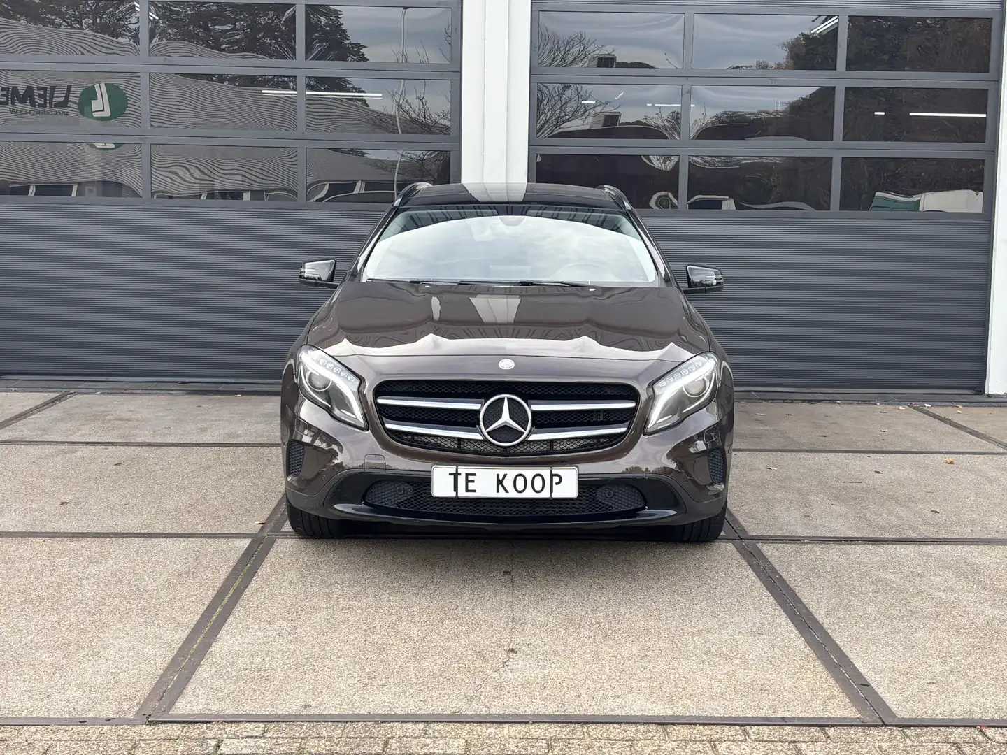 Mercedes-Benz GLA 180 Ambition | Panoramadak | Navigatie | Bi-Xenon | 1e Bruin - 2