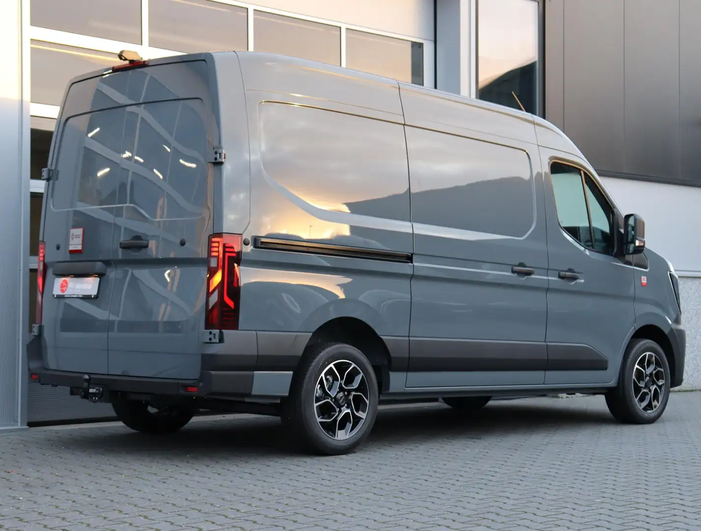 Renault Master T35 2.0 dCi 150 L2H2 Advance RED Edition {NIEUW MO Grijs - 2