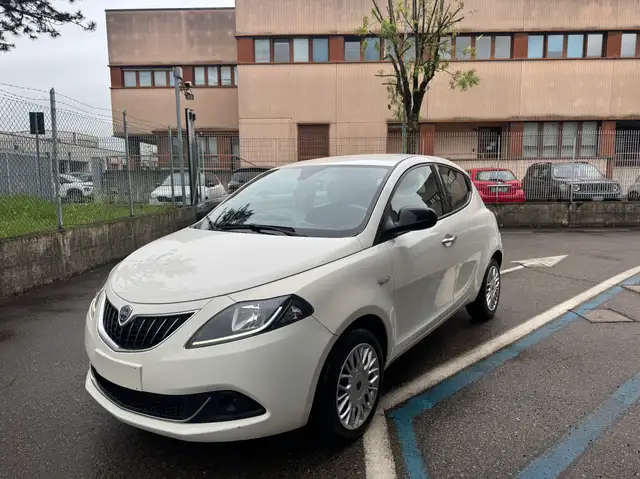 Lancia Ypsilon 1.0 Firefly Hybrid Silver 70CV " SUPER PREZZO "