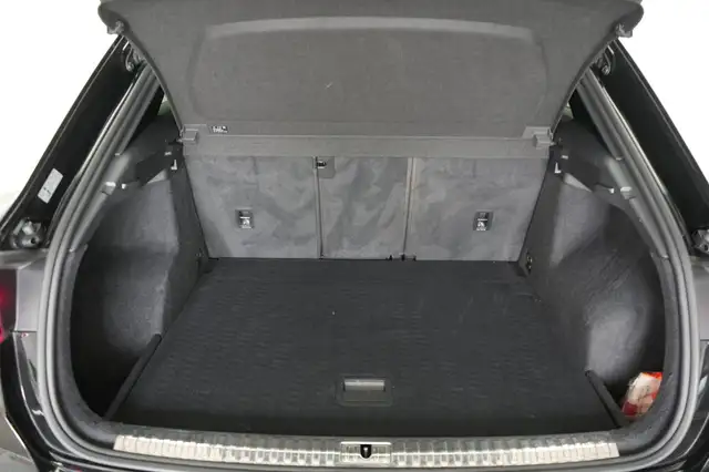 Audi Q3 view 30