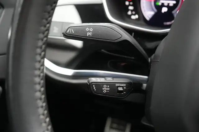 Audi Q3 view 20