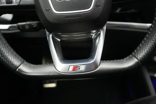 Audi Q3 view 22