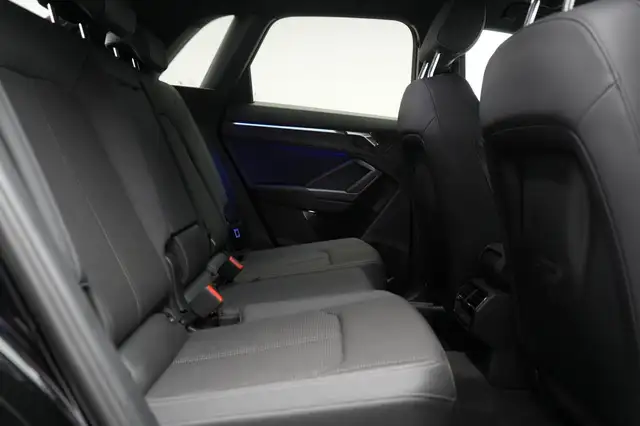 Audi Q3 view 8
