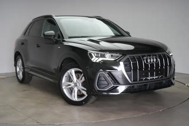 Audi Q3 main image