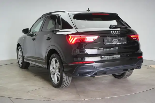 Audi Q3 view 5