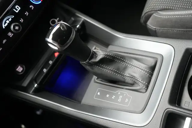 Audi Q3 view 16