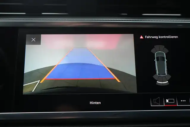 Audi Q3 view 14