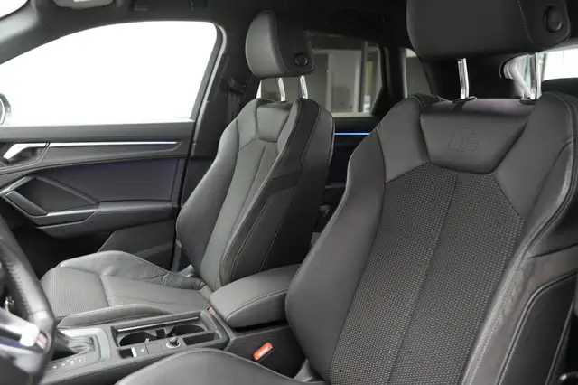 Audi Q3 view 10