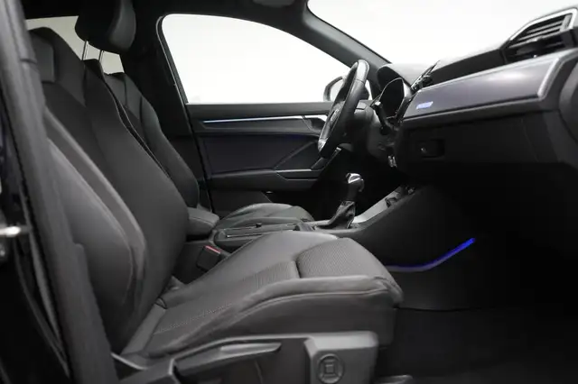 Audi Q3 view 6