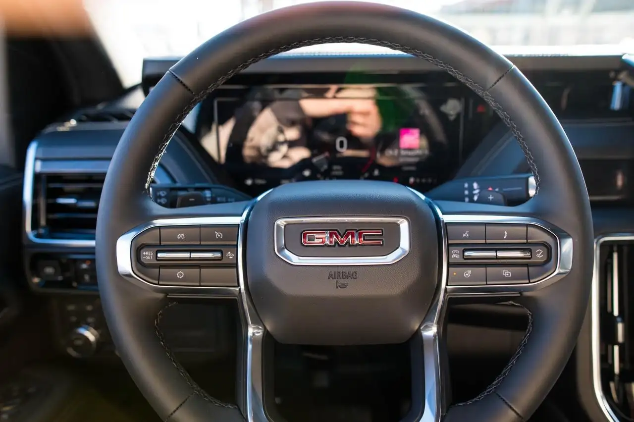 GMC Yukon снимка GMC Yukon