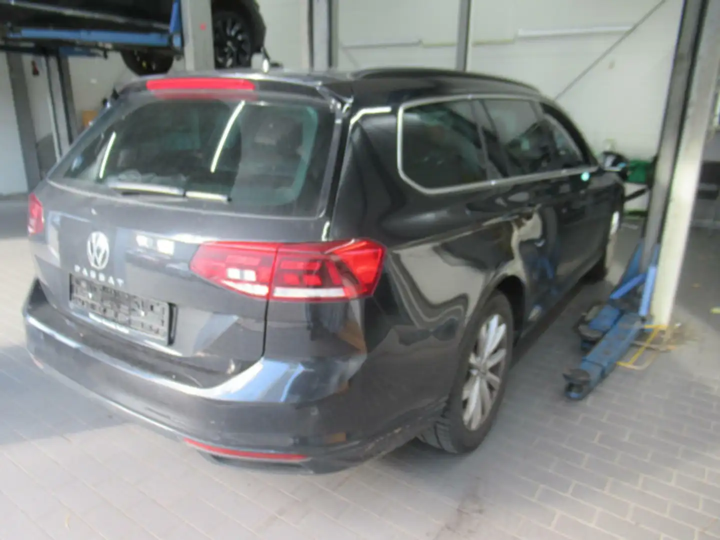 Volkswagen Passat Variant 2.0 TDI DSG Business Navi LED DAB Schwarz - 2