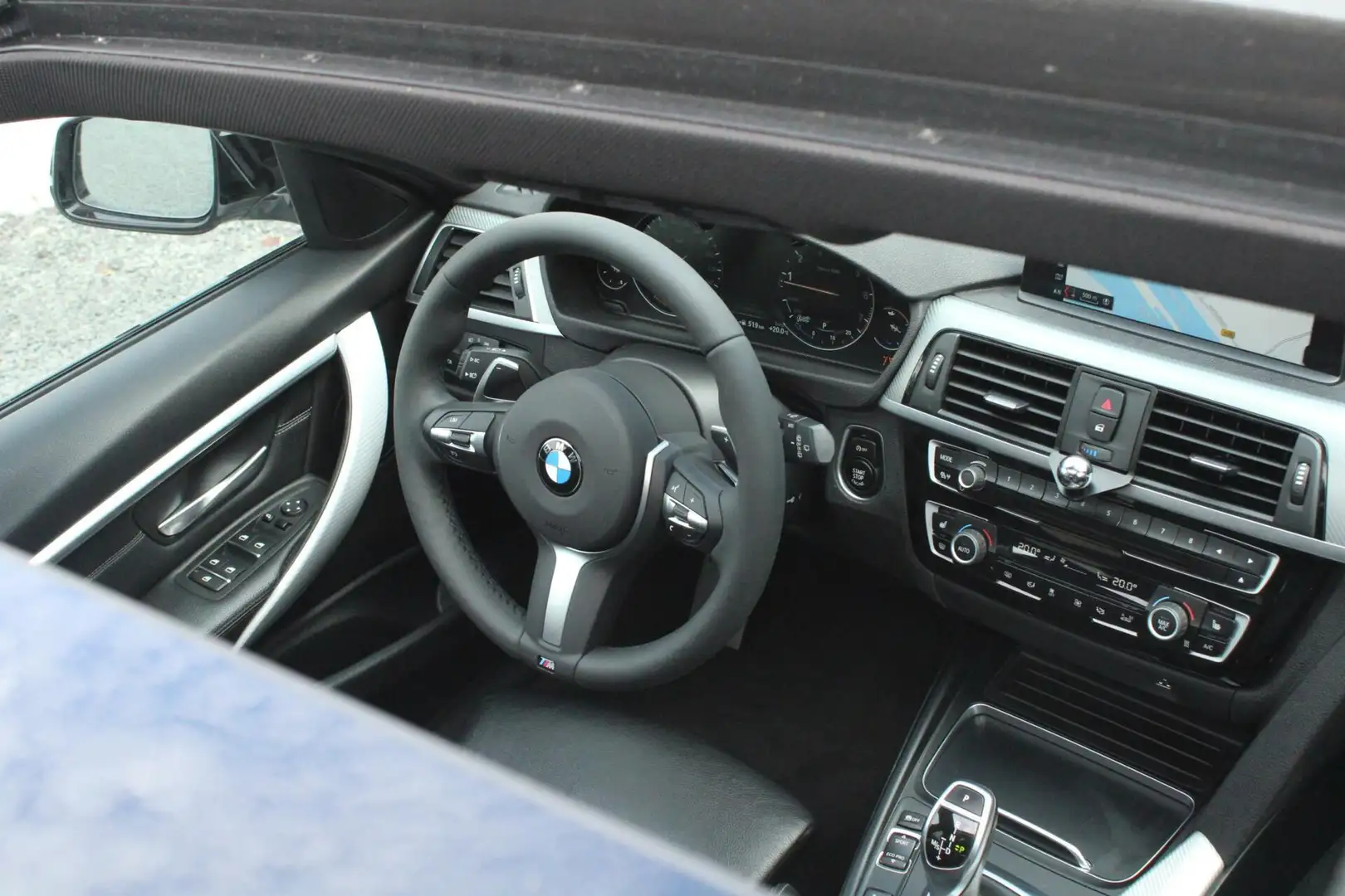 BMW 330 3-serie Touring 330i xDrive M Sport Headup Pano Me Zilver - 2