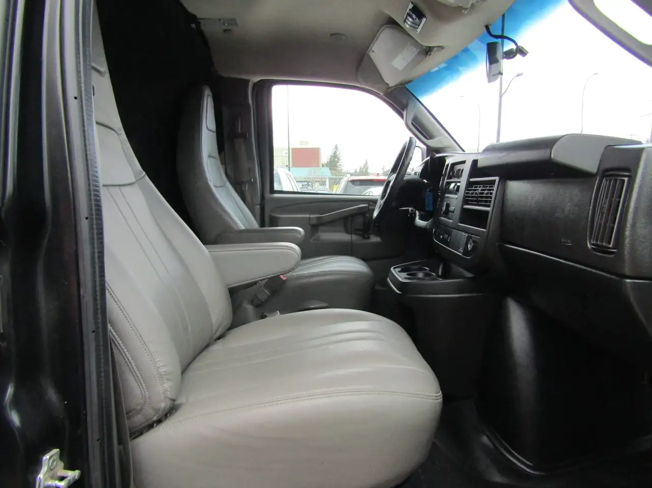 Chevrolet Express 2500 снимка Chevrolet Express 2500